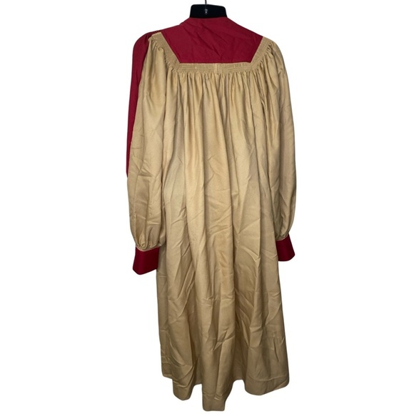 Regency Genuine Embroidered Unisex Choir Robe (Size:M, Color:Tan/Red) - Picture 2 of 3